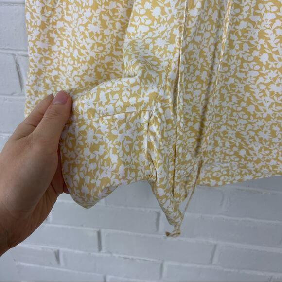 Banana Republic Yellow White Floral Casual Shorts Size XS - Picture 7 of 9